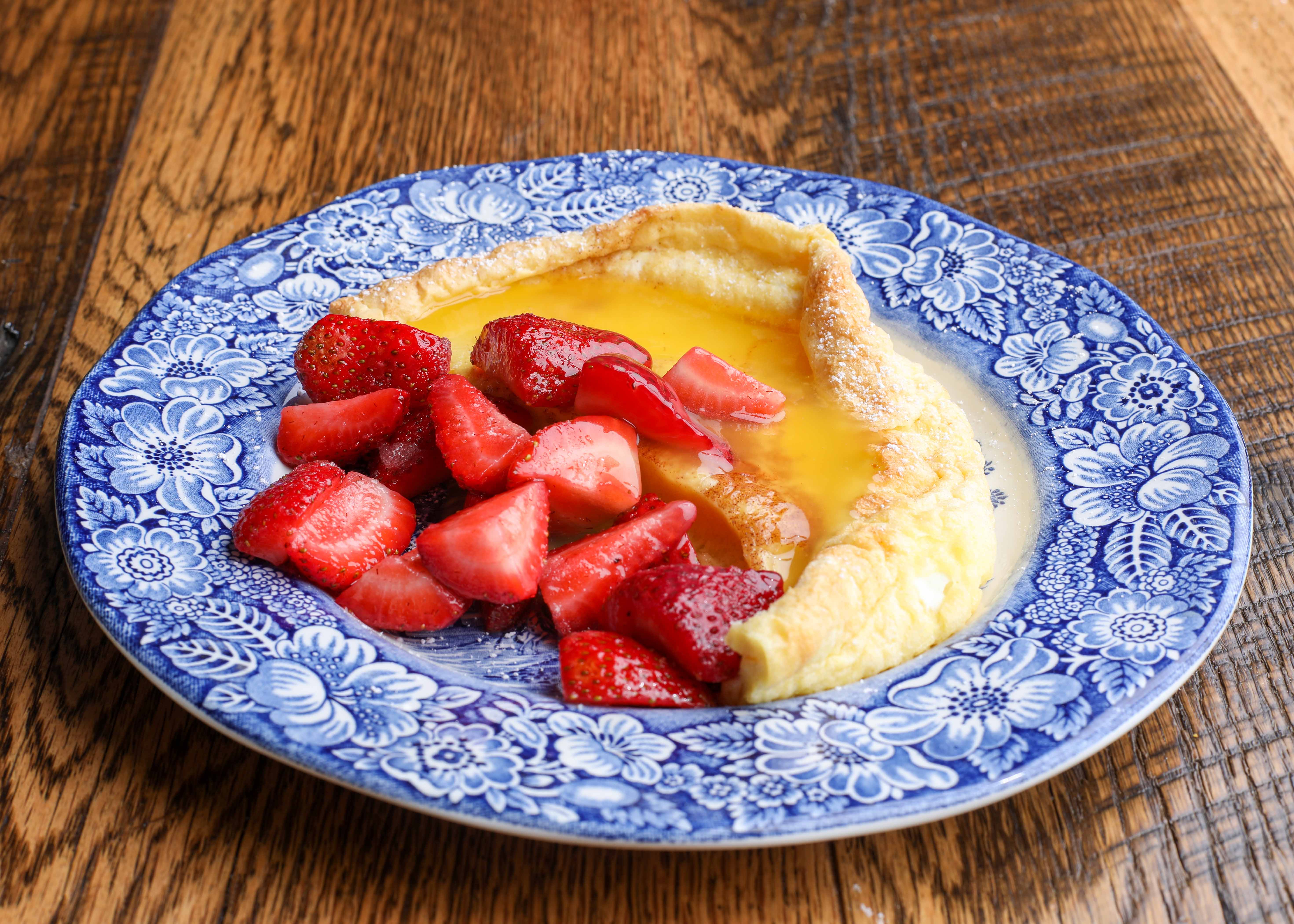 Easy German Oven Pancakes: A Quick Brunch with Orange Sauce